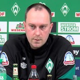 Werder-Trainer Ole Werner in einer Pressekonferenz.