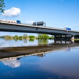 Die Weserbrücke im Verlauf der A1 zwischen den Anschlussstellen Hemelingen und Arsten nahe Bremen. 