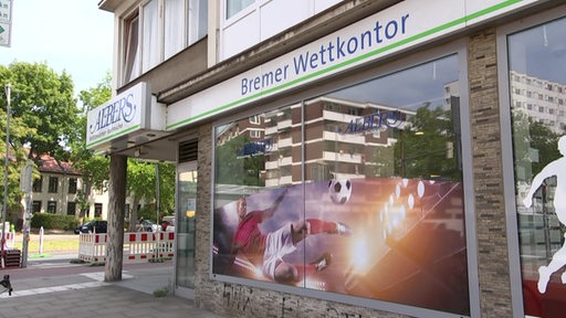 Die Fensterfassade des Bremer Wettkontors.