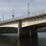 Die 60. Jährige Wilhelm-Kaisen-Brücke in Bremen. 