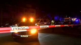 Ein Polizeiauto mit Blaulicht.