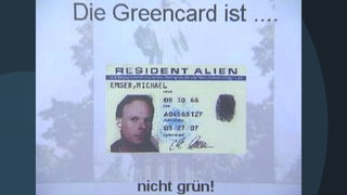 Zu sehen ist eine Vorlage einer Greencard gegen den Fachkräftemangel.