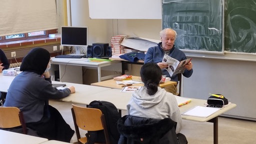 Zeitzeuge Kalle Koke spricht am Schulzentrum Rübekamp über den Radikalenerlass