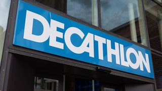 Das Logo einer Decathlon-Filiale