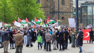 Palästinenser demonstrieren auf dem Bremer Domshof.