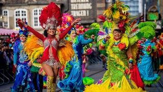 Samba-Tänzerinnen auf Bremer Freimarktsumzug