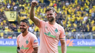Die Werder-Spieler Leonardo Bittencourt und Niclas Füllkrug