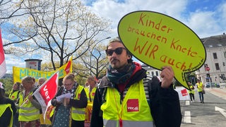 Demo der Kita-Beschäftigten in Bremen am 4.05.22